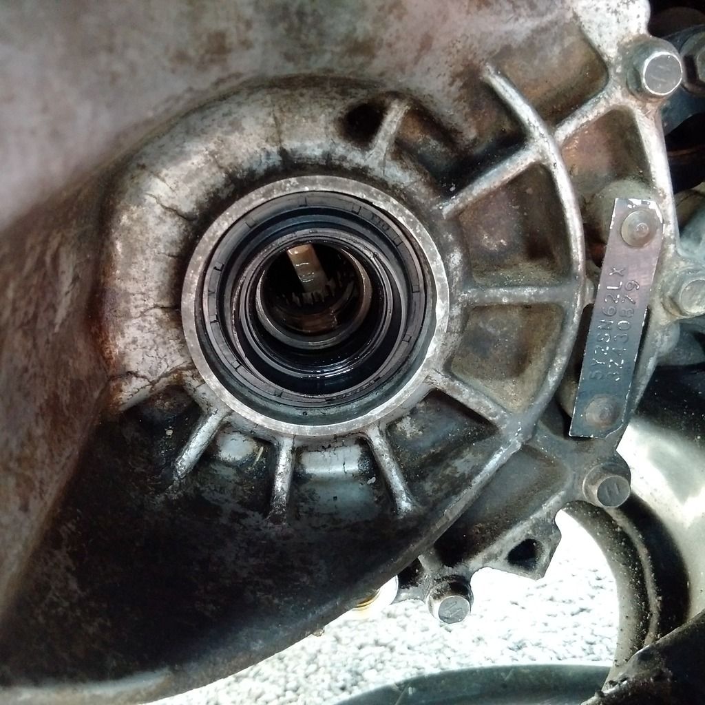 Pontiac Vibe Driver's Side 6 Speed Manual Transmission Output Shaft